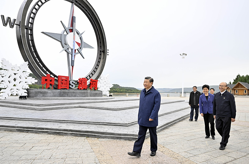 9月6日至8日，中共中央总书记、国度主席、中央军委主席习近平在黑龙江调查。这是6日下午，习近平在大兴安岭地域漠河市北极村调查。